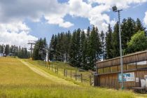 Die Sesselbahn Ruhrquelle in Winterberg wird im Sommer hauptsächlich für die Mountaincarts verwendet. • © ummet-eck.de / christian schön