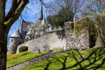 Bild der historischen Stadtmauer in Olpe mit dem wieder aufgebauten Engelsturm • © ummet-eck.de / silke schön