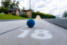 Minigolf spielen (Symbolbild). • © ummeteck.de - Silke Schön