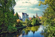 Blick auf die Ems in Telgte, im Hintergrund die St. Clemens Kirche. • © pixabay.com / Bernhard_Schuermann