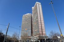 Das Uni-Center Hochhaus der Kreuzung von Luxemburger- und Universitätsstraße ist von der Anzahl der Wohnungen das größte Wohn-Hochhaus in Köln. • © ummet-eck.de / christian schön