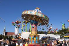 Wellenflieger von Lechner auf dem Oktoberfest 2023 • © kirmesecke.de