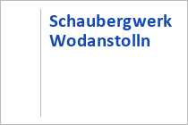 2 Personen vor Eingang Grube Tannenwald • © Michael Bahr, Gemeinde Neunkirchen