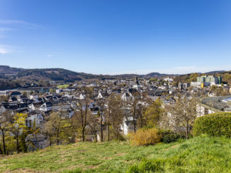 Hinter dem Fotografen liegt die Stadthalle. Der neue Bürgerpark bietet auf jeden Fall eine tolle Aussicht auf Attendorn. • © ummeteck.de - Christian Schön