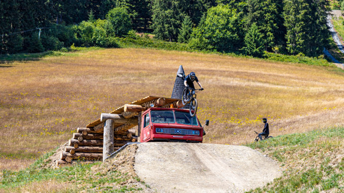 Sprung auf dem Biketrail Mamut im Green Hill Bikepark. // Foto: ummet-eck.de, Christian Schön