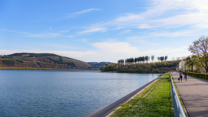 Über den Biggedamm und die Talsperre gibt es viel zu erzählen. // Foto: ummet-eck.de, Christian Schön