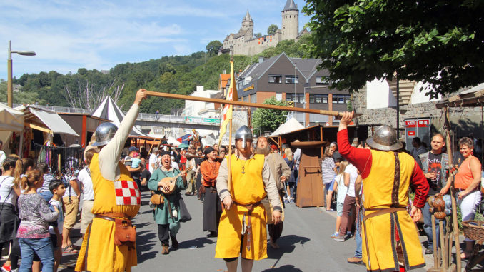 Zeitreisen durch verschiedene Epochen in der regionalen Geschichte von Burg und Stadt Altena sollen künftig an die Stelle des Mittelalterfestes treten. // Foto: Pfiffikus