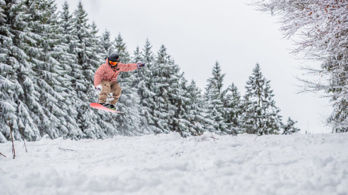 Snowboarder im Skikarussell Altastenberg // Foto: Wintersport Arena Winterberg