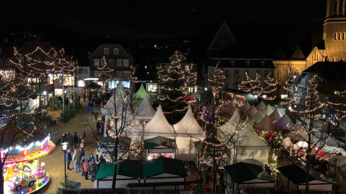 Der historische Weihnachtsmarkt auf dem Marktplatz in Olpe. // Foto: Olpe Aktiv