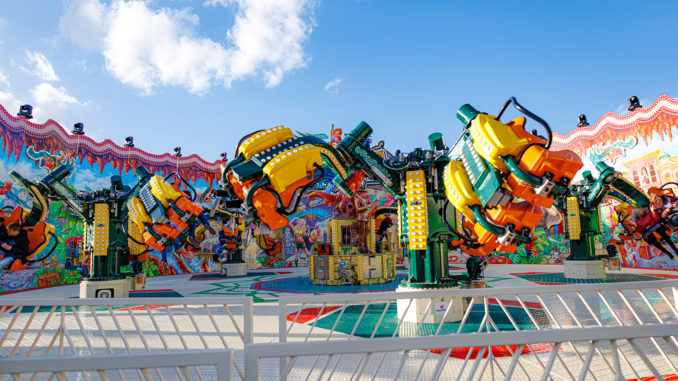 Kirmes im Rheinland (Symbolbild). Zu sehen ist das Fahrgeschäft Escape von Köhrmann. // Foto: ummet-eck.de, Christian Schön