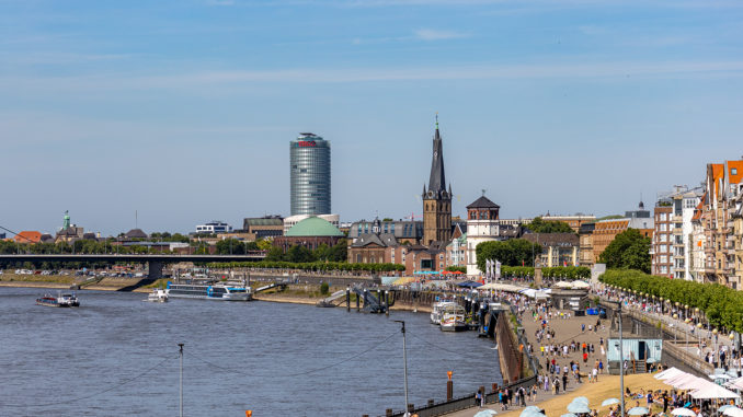 Schifffahrten wie hier auf dem Rhein in Düsseldorf sind stets beliebt. // Foto: ummet-eck.de, Christian Schön