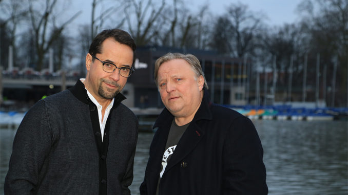 Jan Josef Liefers und Axel Prahl bei Dreharbeiten zur Folge „Schwanensee“ am Aasee im Jahr 2015. // Foto: Amt für Kommunikation, Stadt Münster