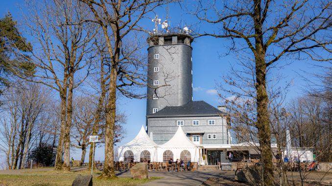 Die Hohe Bracht ist das Wahrzeichen des Kreises Olpe. // Foto: ummet-eck.de, Christian Schön