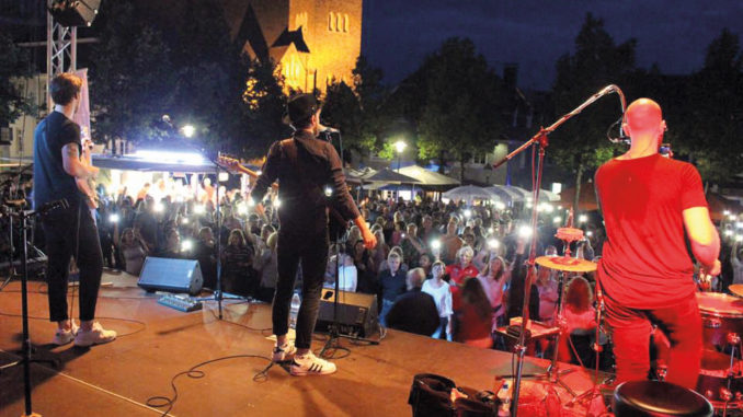 Die Konzerte im Rahmen von "Donnerstags auf dem Marktplatz" sind beliebt. // Foto: Kreisstadt Olpe