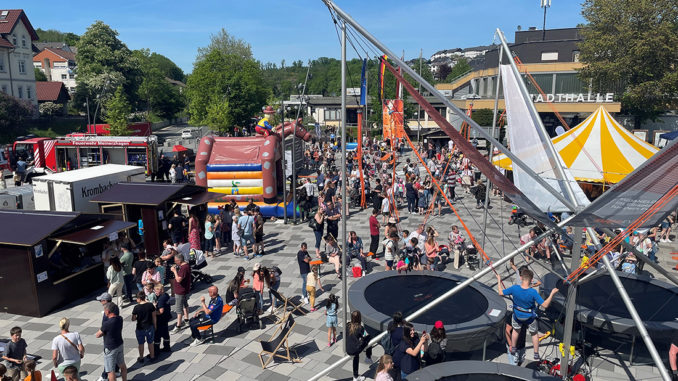 So sieht der Otto-Fuchs-Platz in Meinerzhagen während des JuKi-Festivals aus. // Foto: Stadtmarketing Meinerzhagen