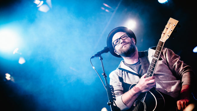 Zum krönenden Abschluss des 8. Attendorner Kultursommers haben am Mittwoch, 12. Juli 2023, um 20:00 Uhr „Gregor Meyle & Band“ ihren Auftritt auf der Bühne auf dem Platz „Alter Markt“. // Foto: Charlie Spieker