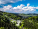 Imposant in ganzer Länge: der Skywalk in Willingen (Upland). // Foto: Skywalk Willingen