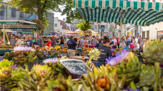 Soester Bördebauernmarkt in der Rathausstraße und am Petrikirchhof. // Foto: Wirtschaft & Marketing Soest GmbH