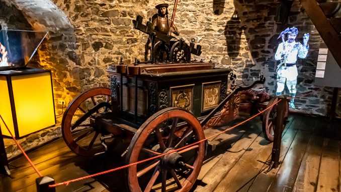 Digitaler Führer im Museum der Burg Altena. // Foto: ummet-eck.de, Silke Schön