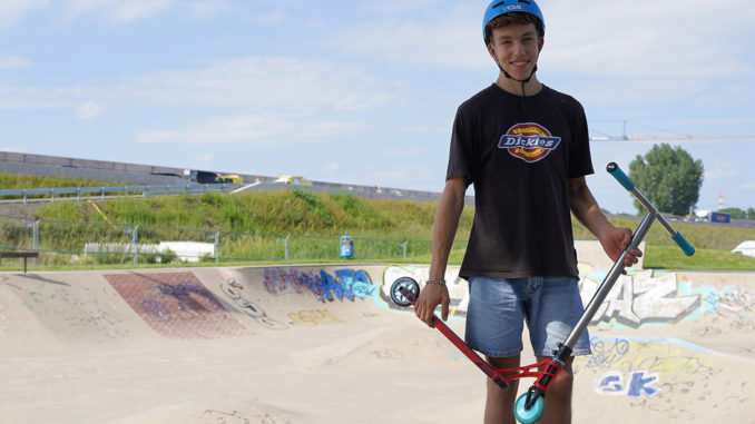 Initiator Dominik (16) hofft auf möglichst viele Teilnehmer beim ersten Unnaer Scooter-Contest im Skatepark an der Hansastraße. // Foto: Kevin Kohues/Kreisstadt Unna