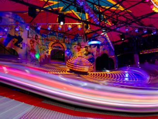 Kirmes in Niedersachsen. Hier ist der Musik Express von Meinecke zu sehen. // Foto: ummet-eck.de