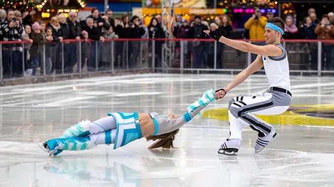 Auf der Eröffnung des Cranger Weihnachtszaubers 2023 zeigten zwei Eislauf-Profis, was sie bei HOLIDAY ON ICE aufführen werden. // Foto: Westfalenhalle Dortmund